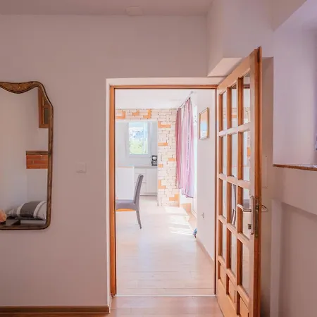 Апартаменты Ema Шибеник