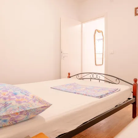 Апартаменты Ema Шибеник